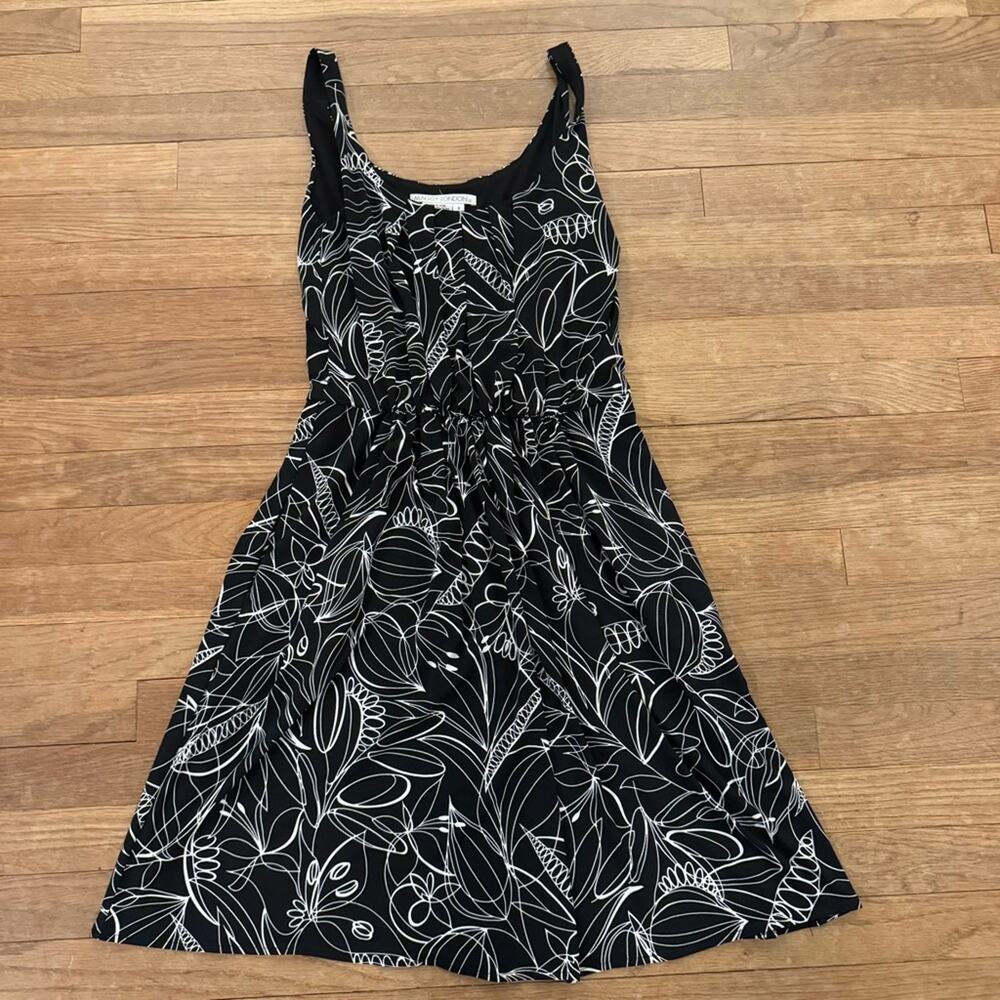 Maggy London black white sleeveless a-line knee length dress size 8
b48